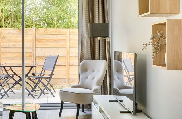 Lovely apartment with garden and parking