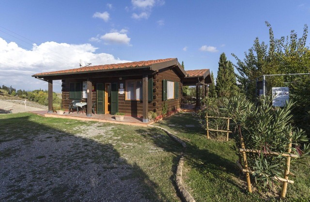 Lovely apartment with A/C, pool, WIFI, TV, terrace and panoramic view, close to San Gimignano