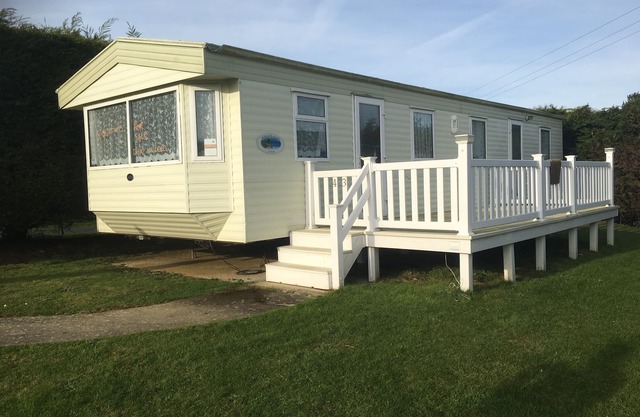 Lovely Caravan in the heart of the Isle of Wight! (family owned)