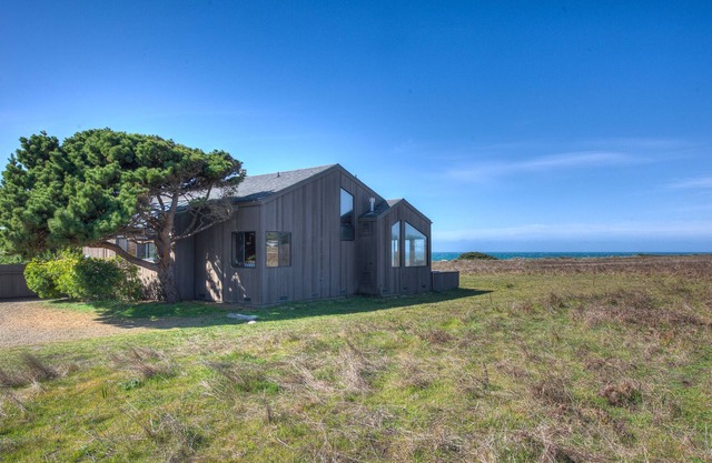 Lovely contemporary cottage with unobstructed ocean views