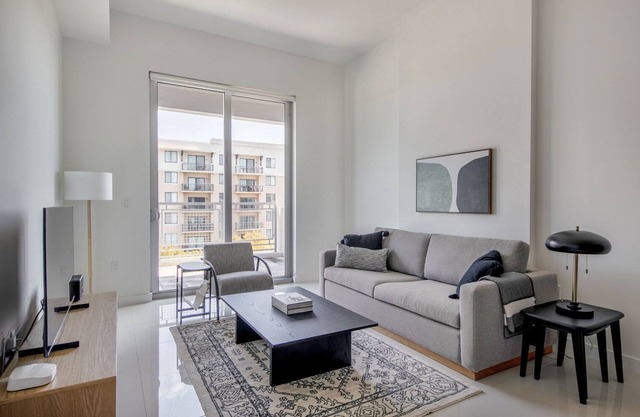 Lovely Coral Gables 1BR w/W/D & Pool, nr Miracle Mile, by Blueground