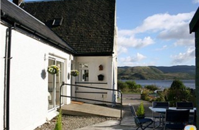 Lovely cottage with stunning views over Loch Fyne.