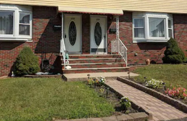 Lovely, Cozy and Charming 1BD Basement Apartment