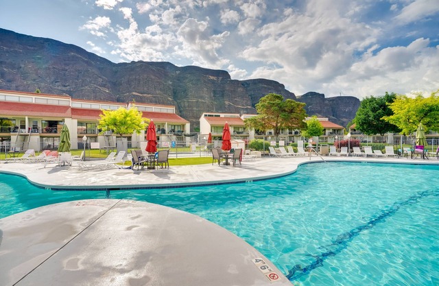 Lovely Crescent Bar Condo w/Community Amenities!