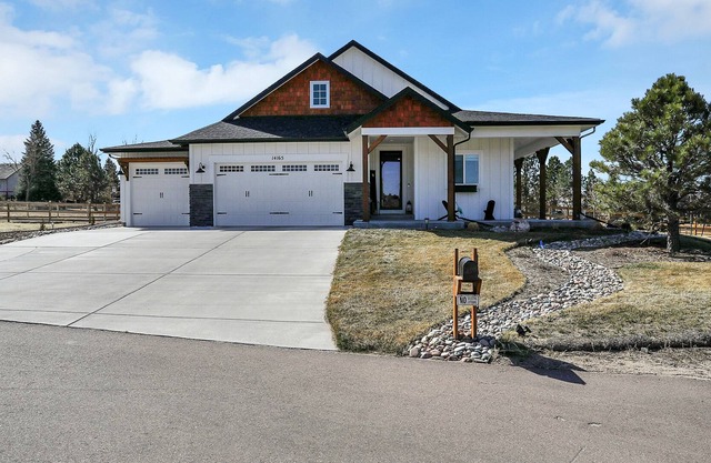 Lovely dog-friendly home with hot tub, fireplace, & washer/dryer