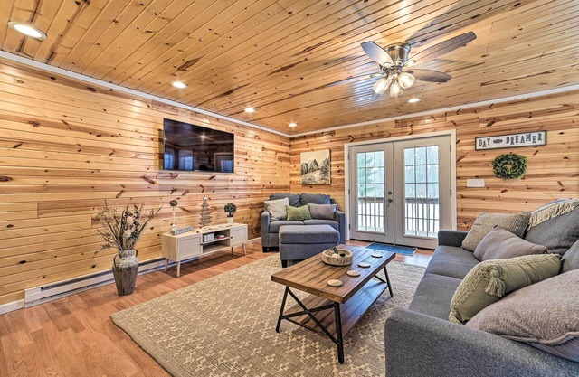 Lovely Elmira Cabin w/Deck, 18 Mi to Gaylord