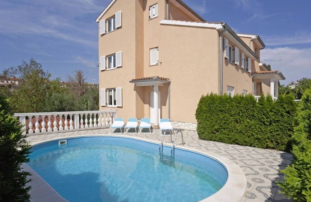 Lovely Flat with swimming pool near beach
