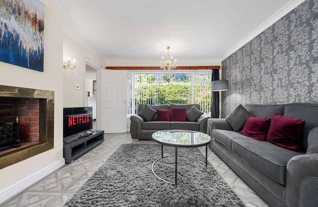 Lovely Greater MCR Family Home by City SuperHost