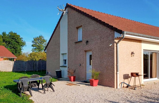Lovely home in La Chapelle-Saint-Sauv
