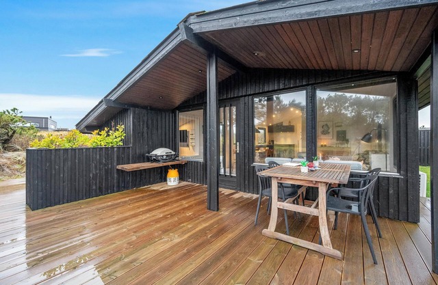 Lovely holiday home 400 meters from North Sea