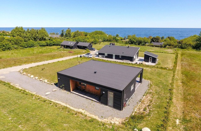 Lovely home in Allinge with WiFi