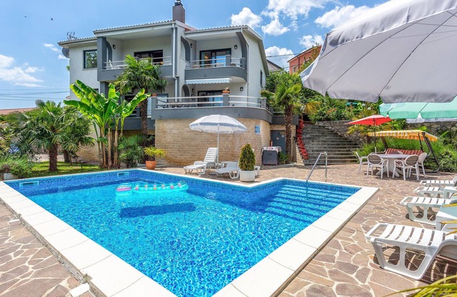 Lovely home in Bregi with WiFi