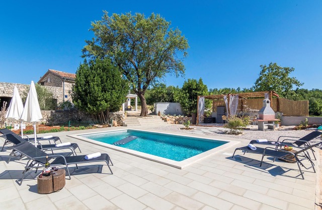Lovely home in Labin with WiFi
