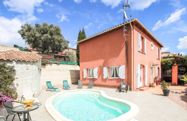 Lovely home in Martigues with WiFi
