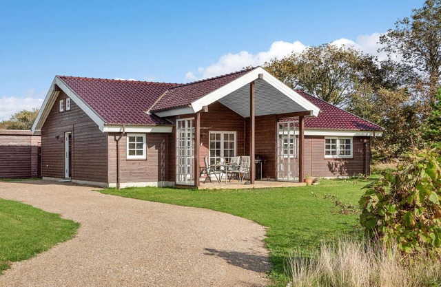 Lovely home in Skjern with WiFi