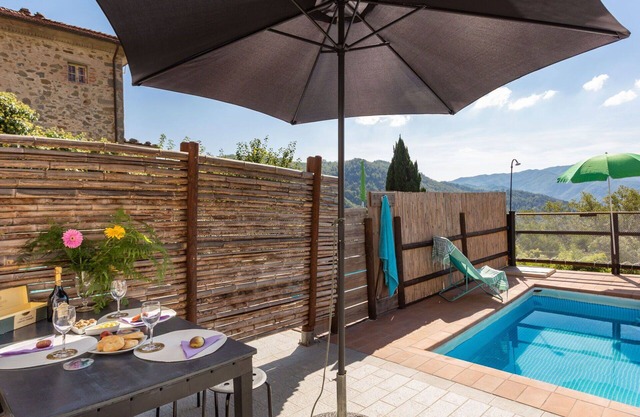 Lovely apartment for 5 guests with WIFI, private pool, TV and pets allowed