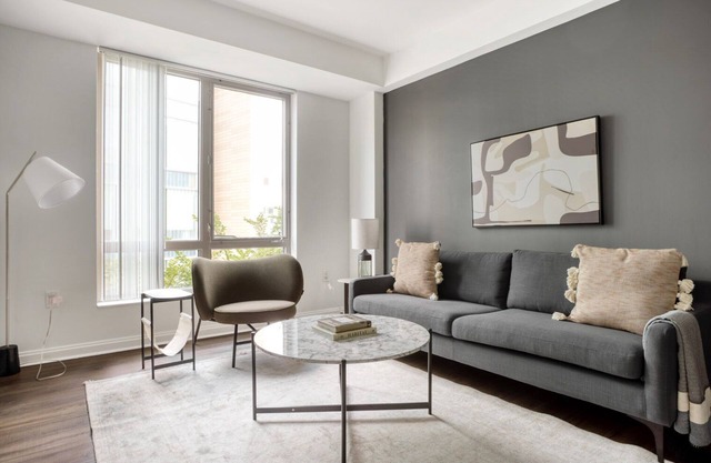 Lovely Kendall Square 1BR w/Concierge & Gym, steps to MIT, by Blueground