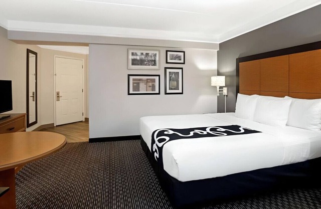 Lovely King Room near Pima Air & Space Museum!