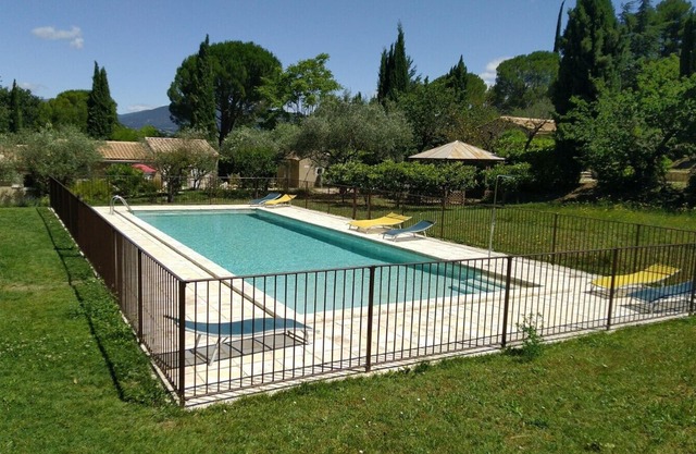 Lovely Mazet with shared, heated, secure swimming pool
