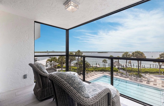 Lovely Marco Island Condo w/Private Bay View