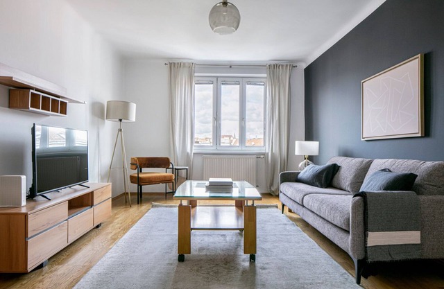 Lovely Margareten 1BR w/Elevator, walk to U4 + Naschmarkt, by Blueground