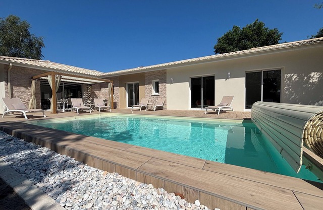 Lovely new air-conditioned villa with pool 3 bedrooms 3 bathrooms.
