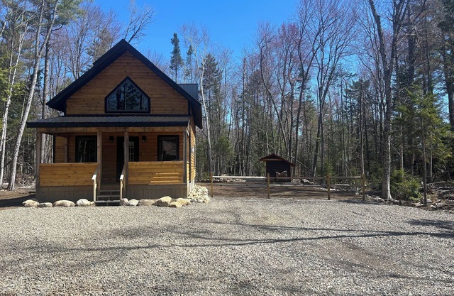 Lovely Newly built 2-bedroom cabin with WiFi in Speculator. Close to the town.