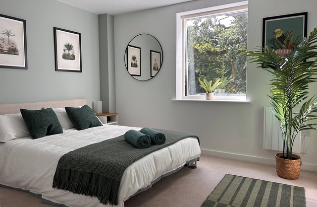 Lovely one bed apartment in Bracknell with additional sofa bed.