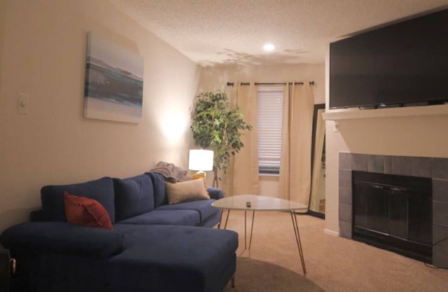 Lovely One Bedroom Apartment near Richmond
