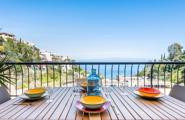 Lovely Sea View Apartment - Swimming Pool
