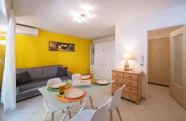 LOVELY STUDIO 1 ROOM- between Monaco and Menton