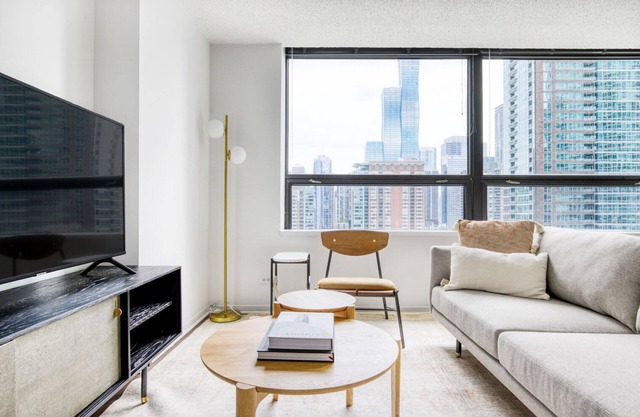 Lovely Streeterville Studio w/Gym, Pool, near Navy Pier, by Blueground
