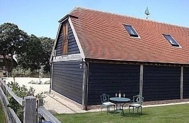 Lovely studio apartment in grounds of beautiful renovated barn near Chichester.