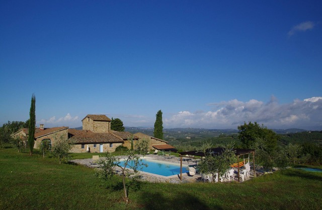 Lovely studio for 2 people in large estate with swimming pool