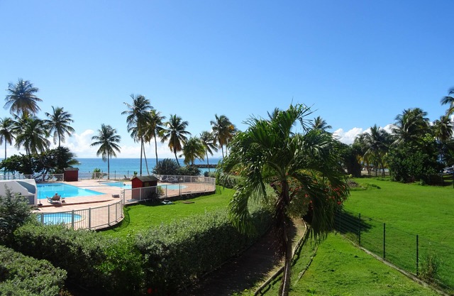 Lovely Studio, sea view and beach access 50 m'away