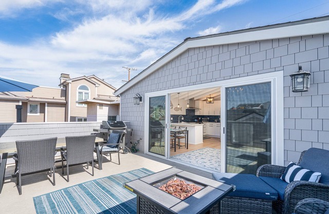 Lovely Upper unit on Balboa Island