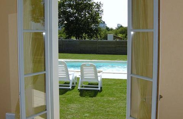 Lovely villa with private heated swimming pool sleeps up to 8