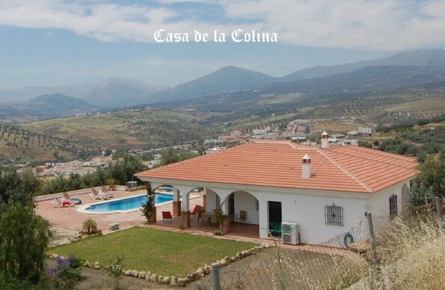 Lovely Villa with heated pool,glorious valley and mountain views