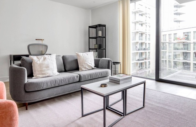 Lovely Whitechapel 2BR w/Gym, Spa & Conc, near Tube, by Blueground