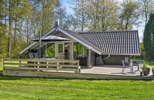 "Lovis" - 570m from the sea by Interhome