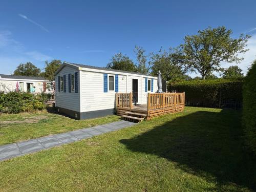 Low Budget - Luxe 4 persoons chalet met TV aan het Lauwersmeer