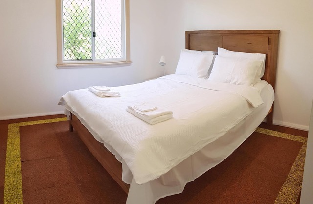 Low price clean linen free stuff W1