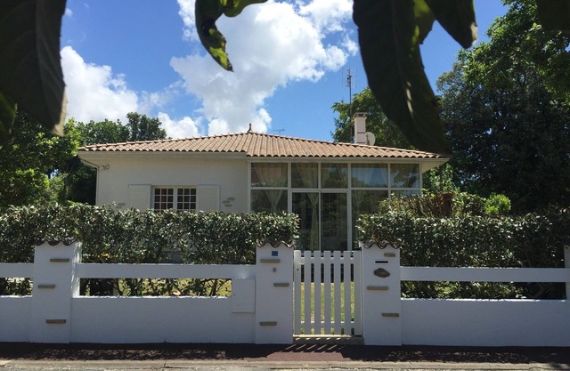 Low prices linen included villa 300 m Nauzan beach business quiet green space