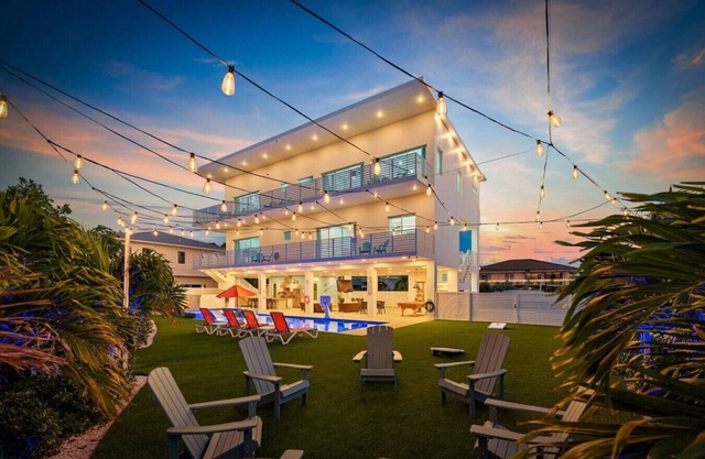 Low Season Specials! Marathon Sombrero Beach | 5 min to Beach, Pool, 70` Boat Dock, elevator
