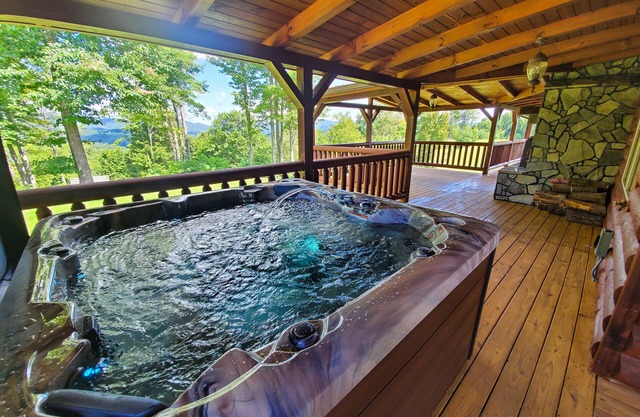 LOW SEPTEMBER RATES! Million Dollar Views-3BR3BA w/HotTub & Long-Range Views