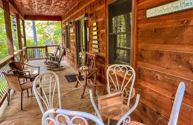 LOW SPRING RATES! River Phoenix - Creekside & Waterfall Wi-Fi & Pet Friendly!