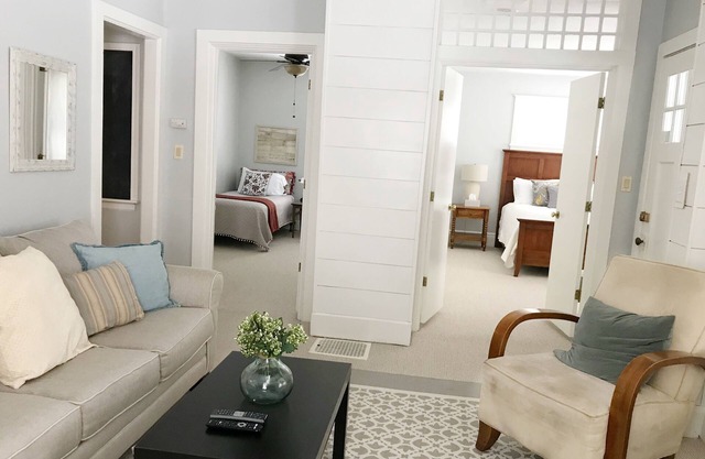 Lower 2 bedroom unit- Convenient in town location