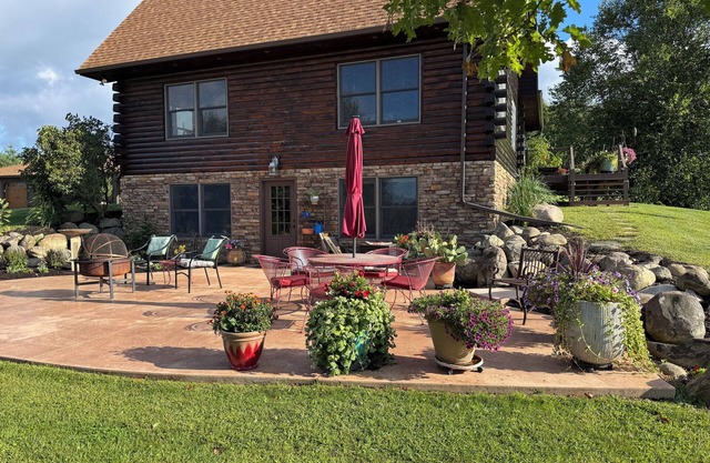 Lower level of tranquil hilltop cabin