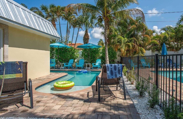 Lulu's Cozy Beach Cottage #1 | 5 Min. Walk to Beach | Dog Friendly | Pool | $185 Free Activities!