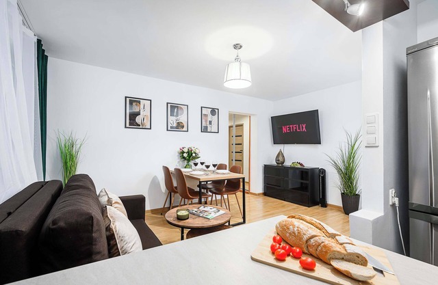 Lumina opposite the Palace of Culture and Science